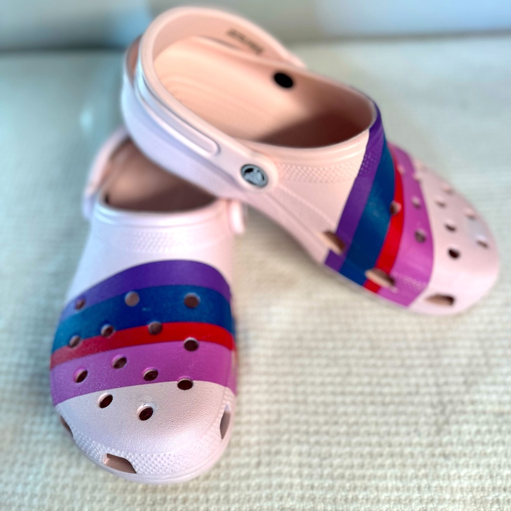 Crocs Pink w/Blue, purple and red stripe. Unisex women’s 8, men’s 7, EUC